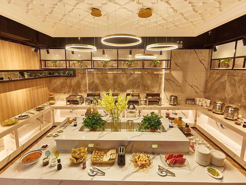 Vienna Hotel Nanyang People Road Bagian luar foto