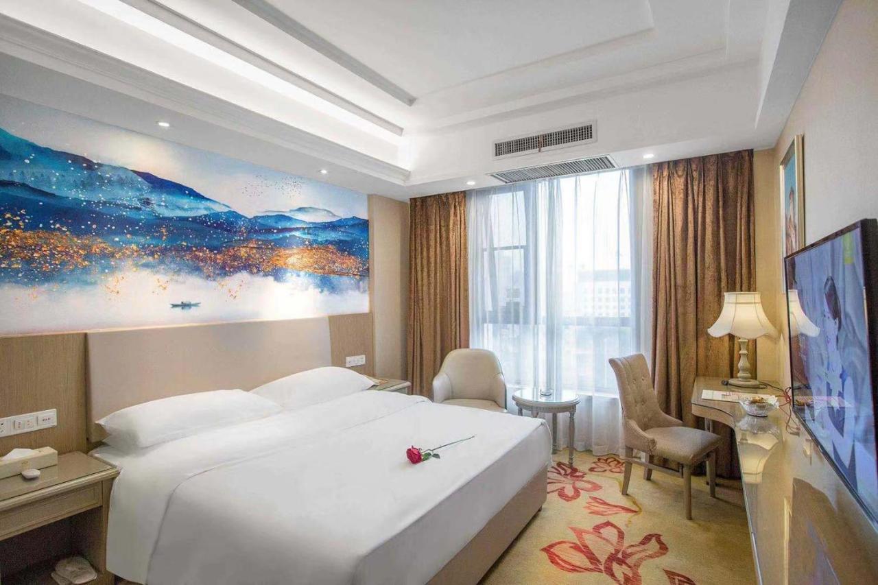 Vienna Hotel Nanyang People Road Bagian luar foto
