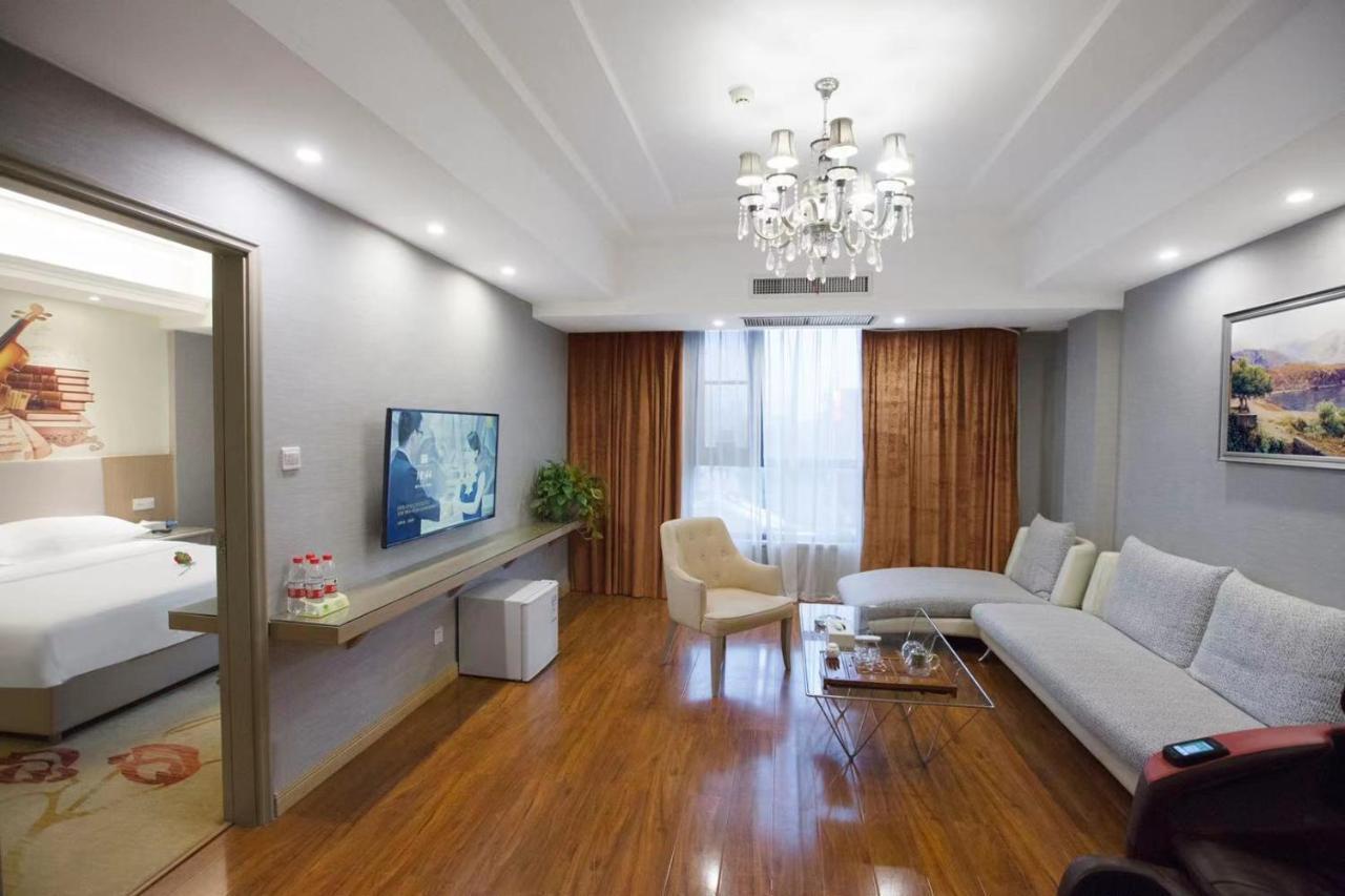 Vienna Hotel Nanyang People Road Bagian luar foto